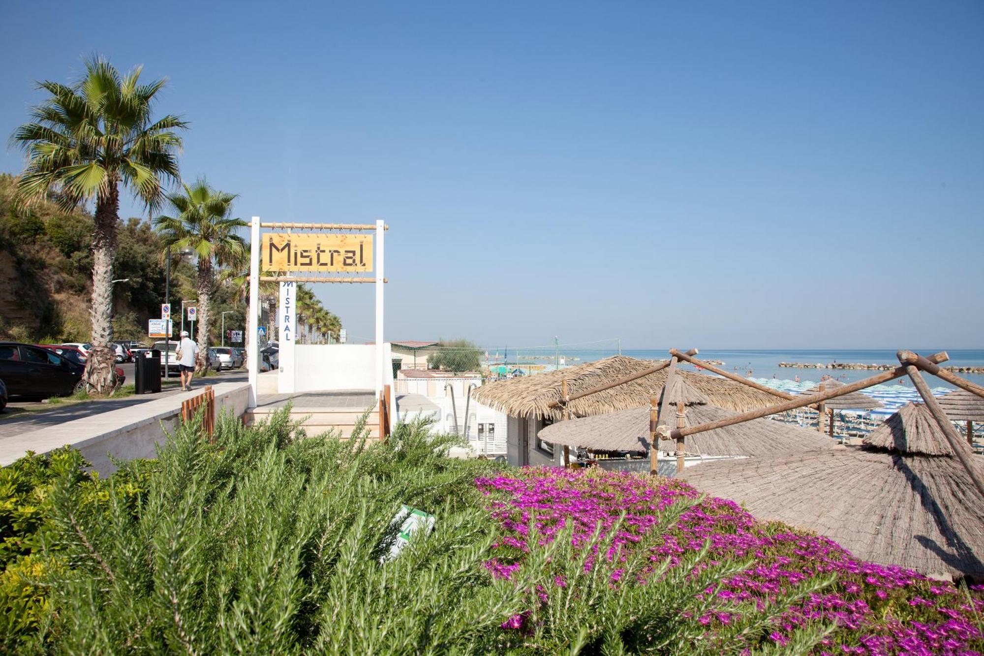 Hotel Mistral Termoli Esterno foto