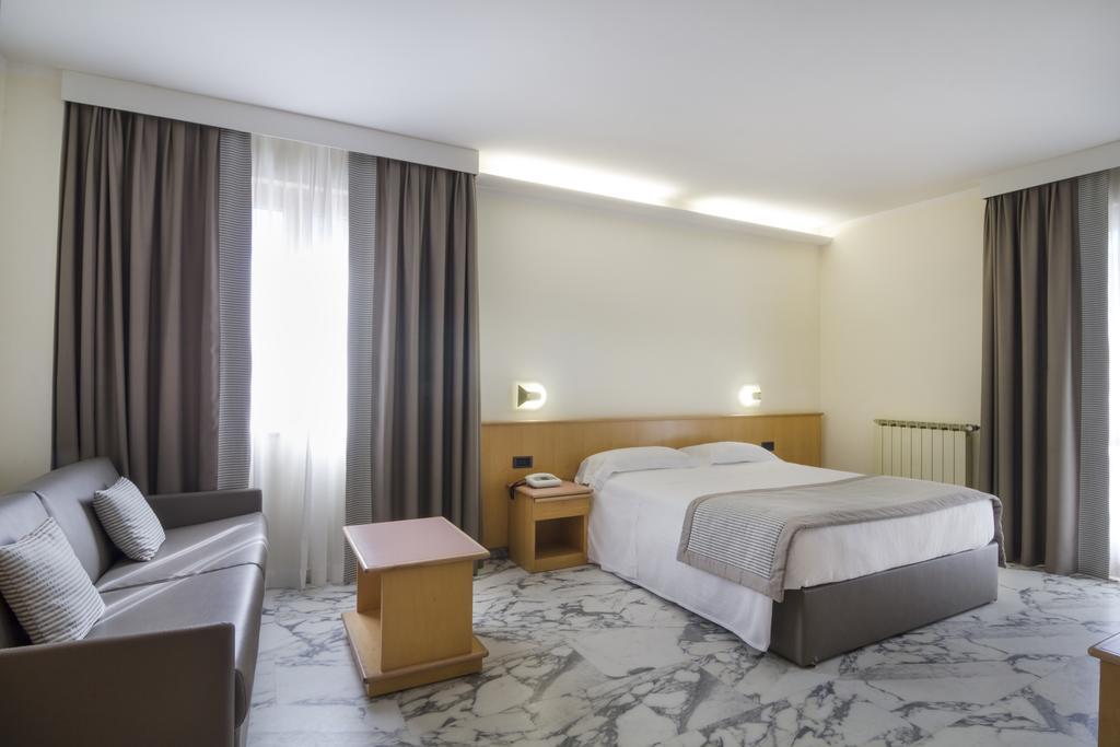 Hotel Mistral Termoli Esterno foto